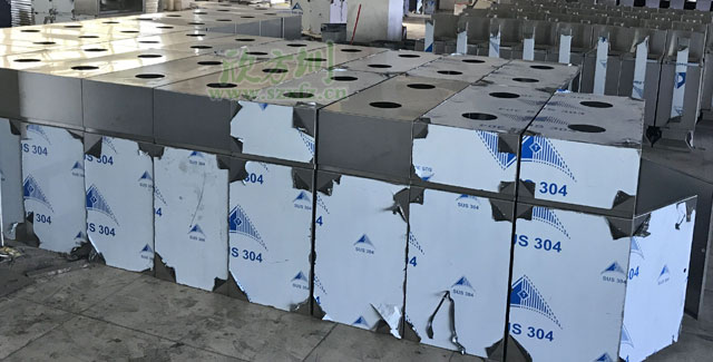 304不銹鋼室內分類垃圾桶批量生產(chǎn)圖