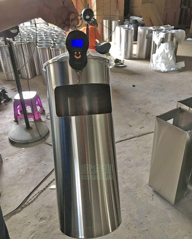 上海不銹鋼座地煙灰桶足厚真材實料,確保質量統(tǒng)一