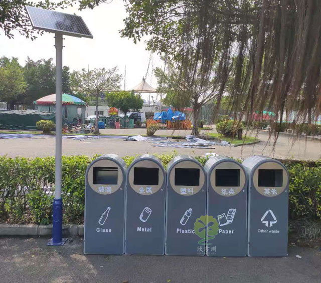 新款多分類(lèi)果皮箱垃圾分類(lèi)收集容器太陽(yáng)能供電,智能滿溢功能通過(guò)平臺(tái)遠(yuǎn)程終端提醒